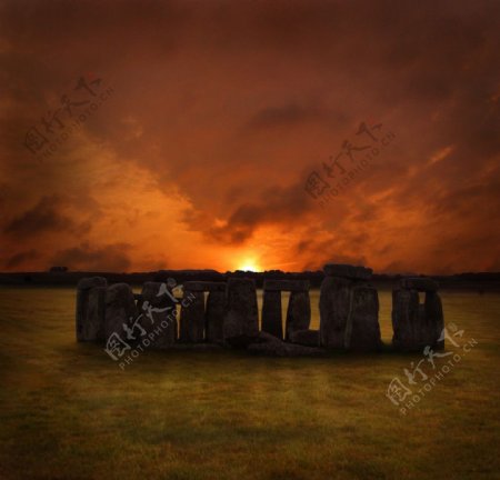 夕阳下的巨石阵图片