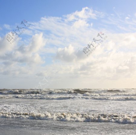 浑浊的海浪图片