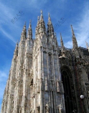 意大利米兰杜莫大教堂正侧面图片