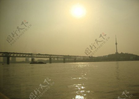 夕阳长江大桥图片