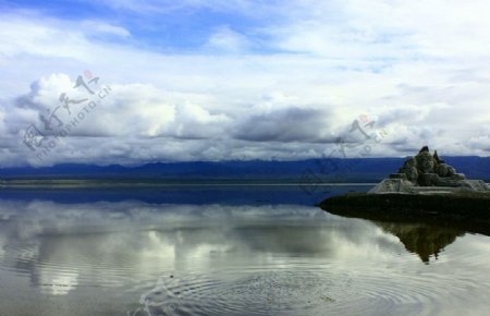 盐湖涟漪图片