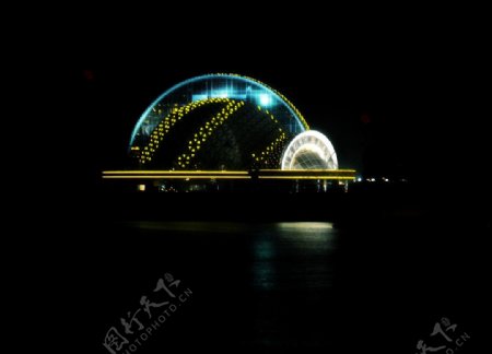 青岛海上皇宫夜景图片