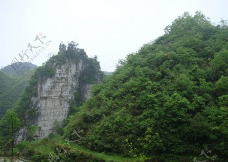 湖南卧龙峡谷苗寨图片