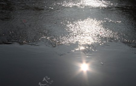 水与阳光图片
