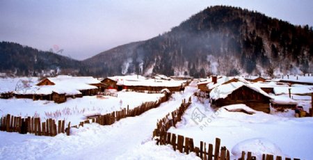 雪景木栏图片