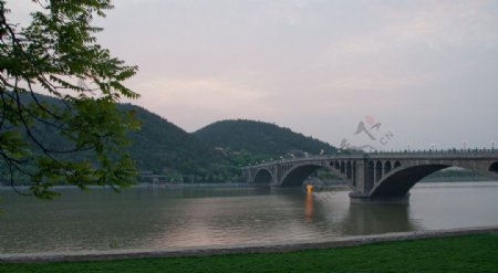 龙门石窟桥图片