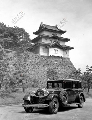 日本建筑和老式奔驰图片