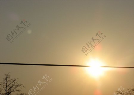 电线上的夕阳图片