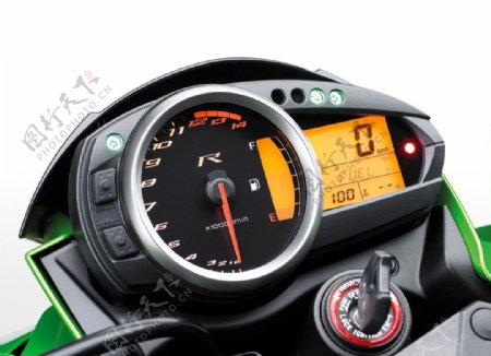 川崎摩托Z750R仪表盘图片