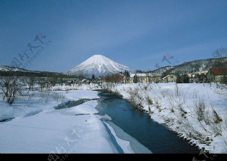 高山雪景图片