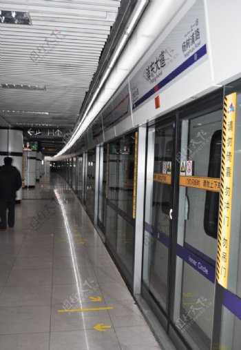 上海地铁内部图片