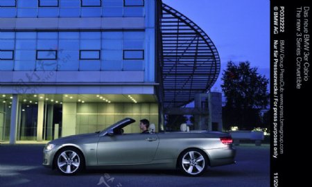 新一代BMW3系敞篷轿车图片