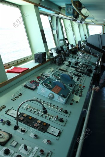 船舶驾驶室图片