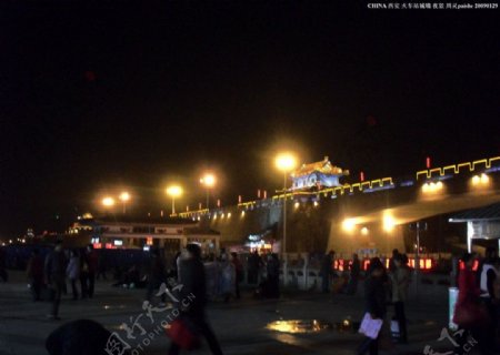 西安夜景火车站城墙图片