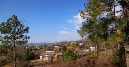 茶马古道旁的村落图片