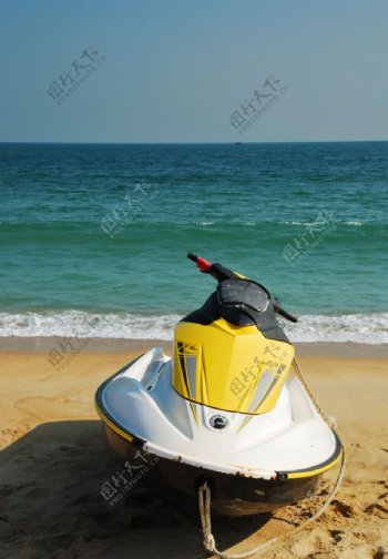 深圳大梅沙海边的摩托艇图片