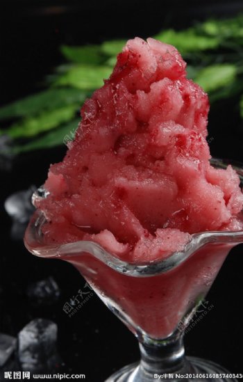 刨冰甜品蓝莓冰沙图片