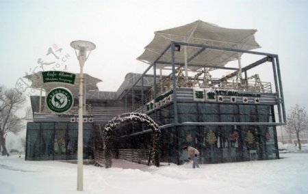 风雪中的餐馆图片
