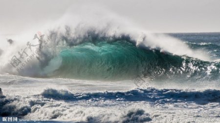 大自然海上巨浪风景图片