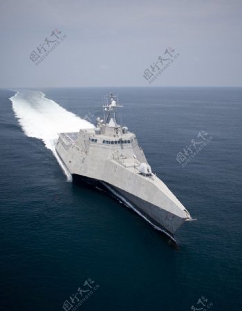 美国海军第二艘濒海战斗舰LCS2独立号前侧视图图片
