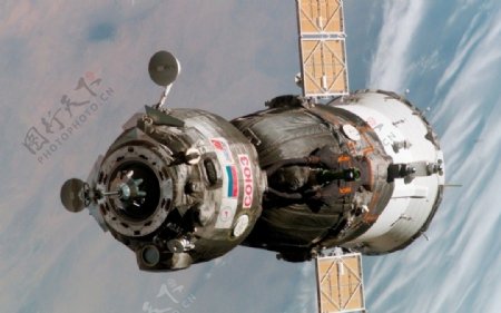 联盟TMA6号飞船接近国际空间站图片