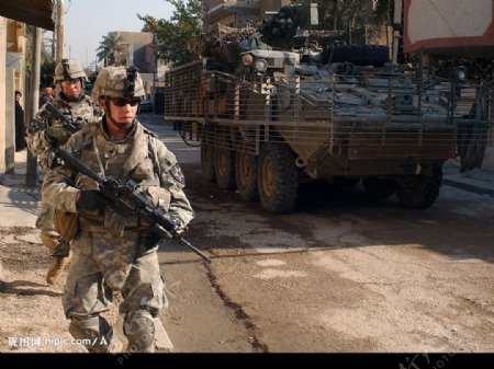 美军在伊拉克街头巡逻图片