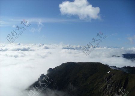 石卡雪山顶云海实拍摄影照片图片