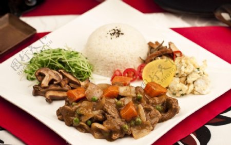 咖喱牛肉饭图片