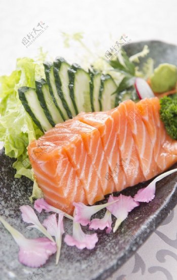 日本餐刺身鲑鱼图片