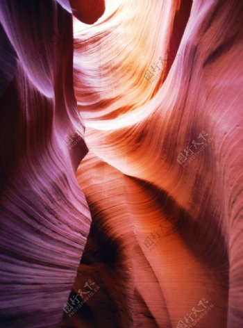 彩色岩层图片
