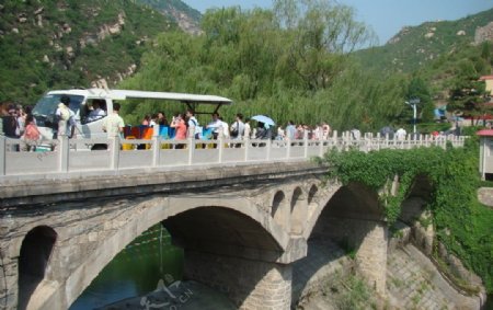 青龙峡的多孔桥图片