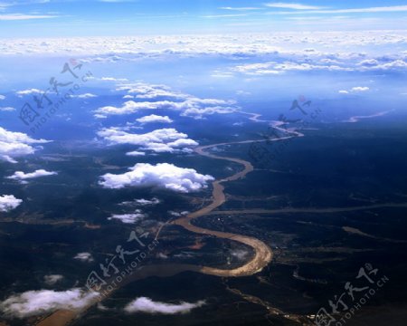 云下山河图片