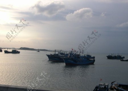 渔港黄昏美景图片
