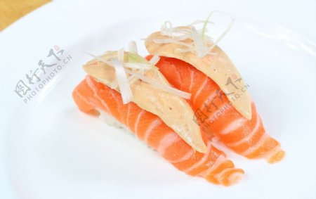 鹅肝三文鱼寿司图片