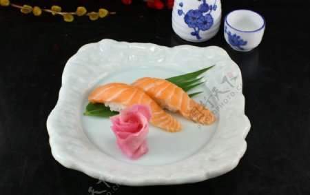 三文鱼寿司日本料理图片