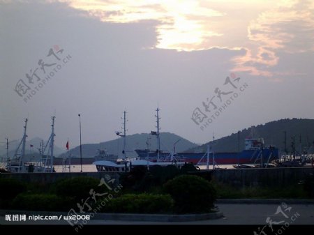 夕阳下的石浦鱼港图片