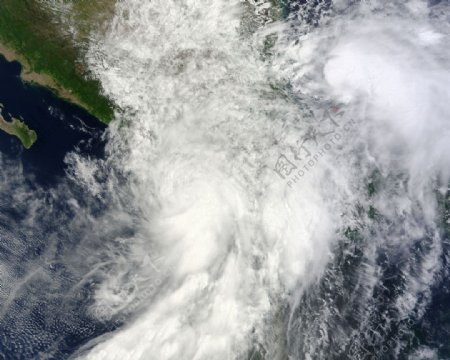 两个风暴袭击墨西哥图片