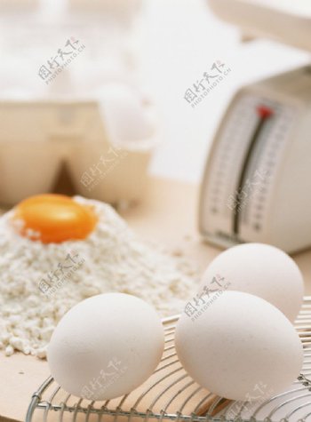 3个鸡蛋面粉图片