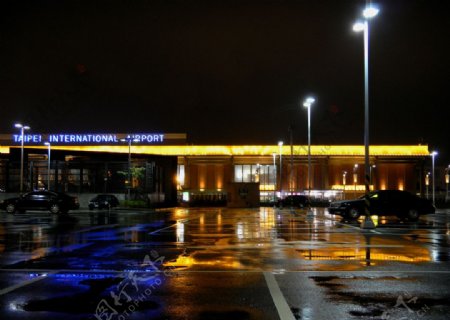 台北国际机场机场中的停车场图片