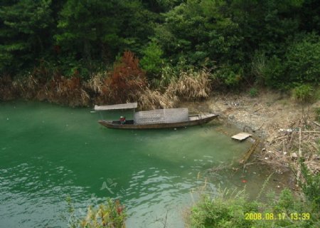 青山绿水一孤舟图片