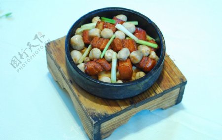 石锅香卤肉图片