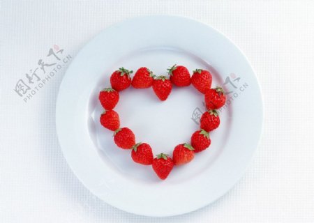 草莓心桃图片