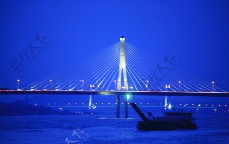 跨江大桥夜景摄影图片