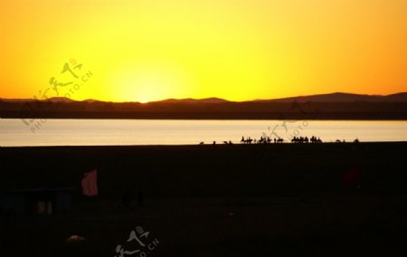 日落闪电湖图片