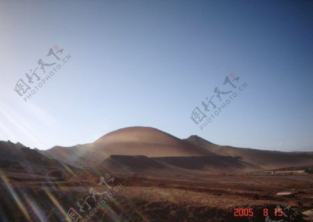 新疆吐鲁番火焰山图片