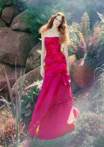红裙古典美女图片