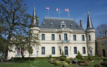 法国城堡葡萄草坪图片