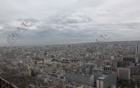 艾菲尔铁塔上的巴黎图片