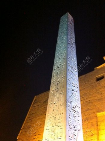 埃及方尖碑夜景图片