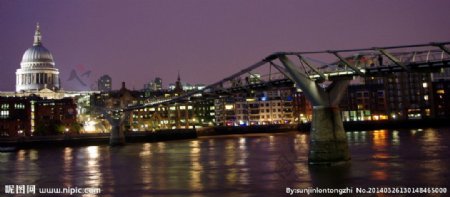 伦敦圣保罗大教堂千禧桥夜景图片
